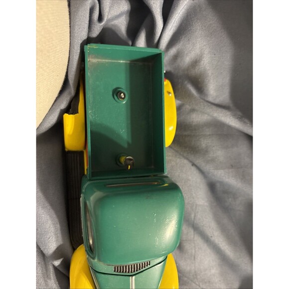 1940 Ford Mr. Dew Truck. Has Damages - Picture 6 of 7